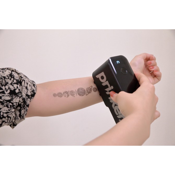 "Prinker S" īslaicīgās tetovēšanas ierīces komplekts ar kosmētisku melno tinti
