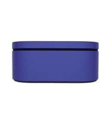 Izoderēta ar mīkstu audumu. Aizsargā un akurāti glabā jūsu Dyson Airwrap™ daudzfunkcionālo matu ieveidošanas ierīci un žāvētāju, kā arī uzgaļus.